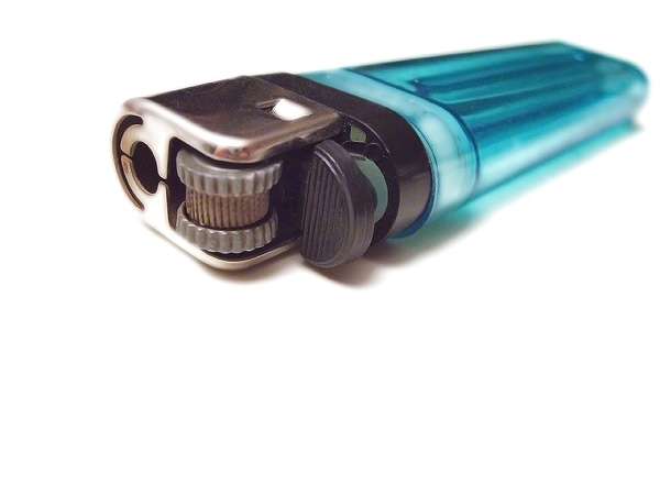 シールを綺麗に剥がす方法！なんとたった100円で。