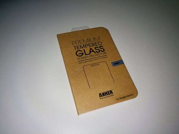 Nexus5の液晶はガラスフィルム。モバイルバッテリーで有名なANKER社の製品。なにより安い!