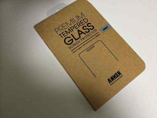 iPhone 5sの液晶ガラスフィルムもAnker社製だ!999円なり!